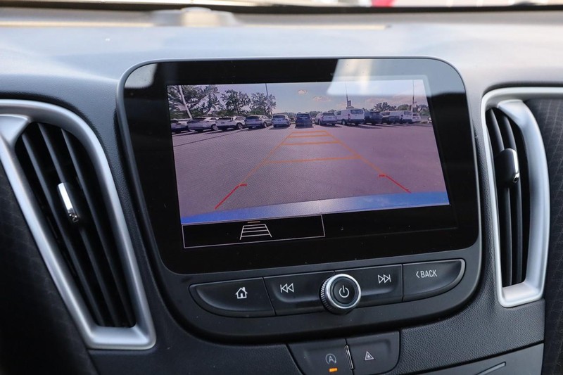 Chevrolet Malibu Vehicle Image 16