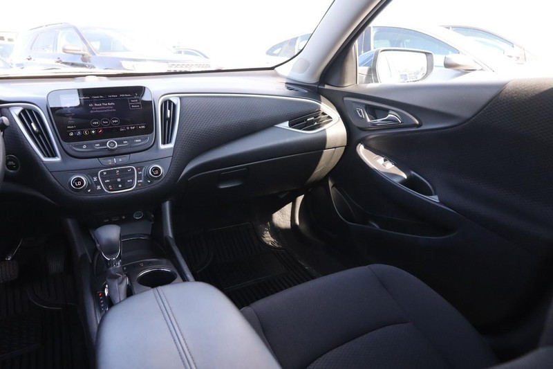 Chevrolet Malibu Vehicle Image 23