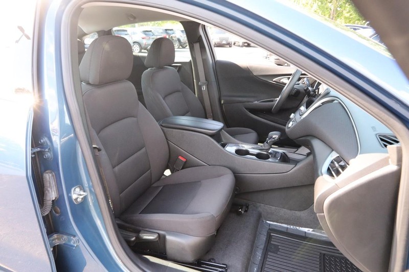 Chevrolet Malibu Vehicle Image 24