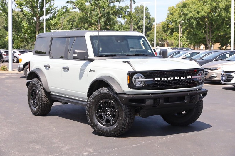 Ford Bronco Vehicle Image 02