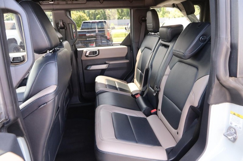 Ford Bronco Vehicle Image 09
