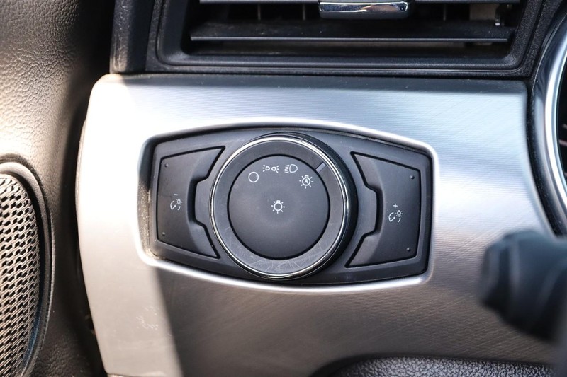 Ford Mustang Vehicle Image 17
