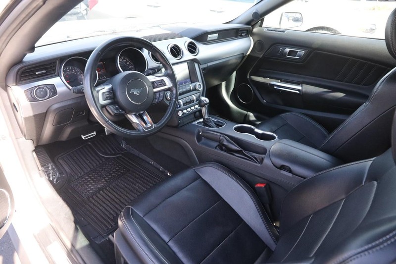 Ford Mustang Vehicle Image 18