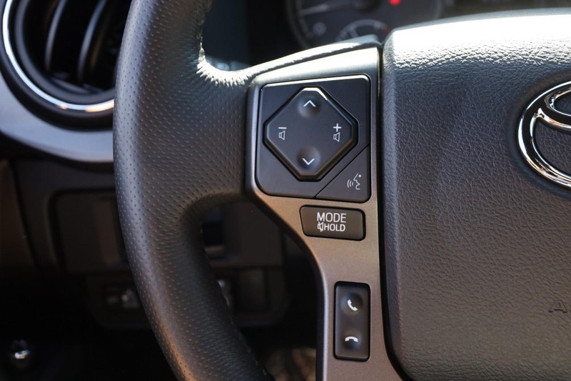 Toyota Tacoma Vehicle Image 10