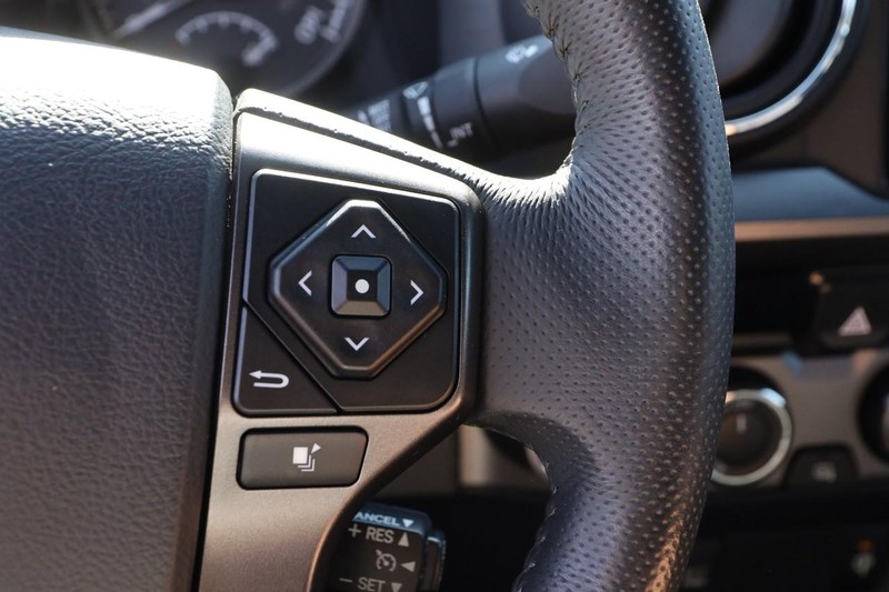 Toyota Tacoma Vehicle Image 11