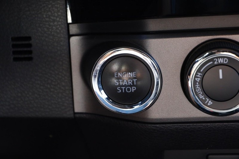 Toyota Tacoma Vehicle Image 13