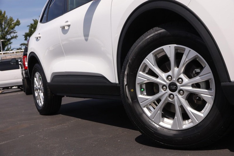 Ford Escape Vehicle Image 03