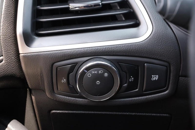 Ford Edge Vehicle Image 18