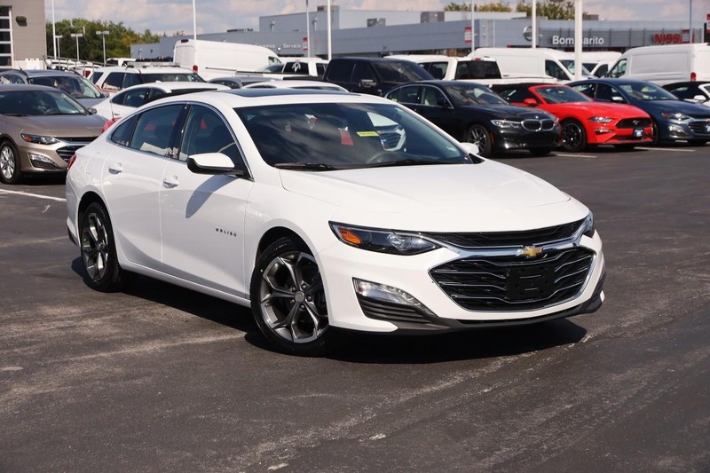 Chevrolet Malibu Vehicle Image 02