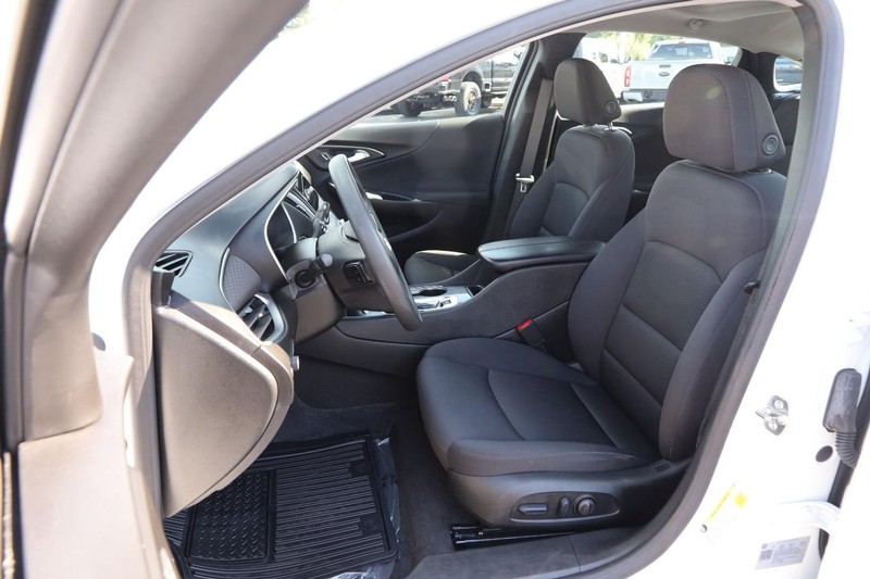 Chevrolet Malibu Vehicle Image 09