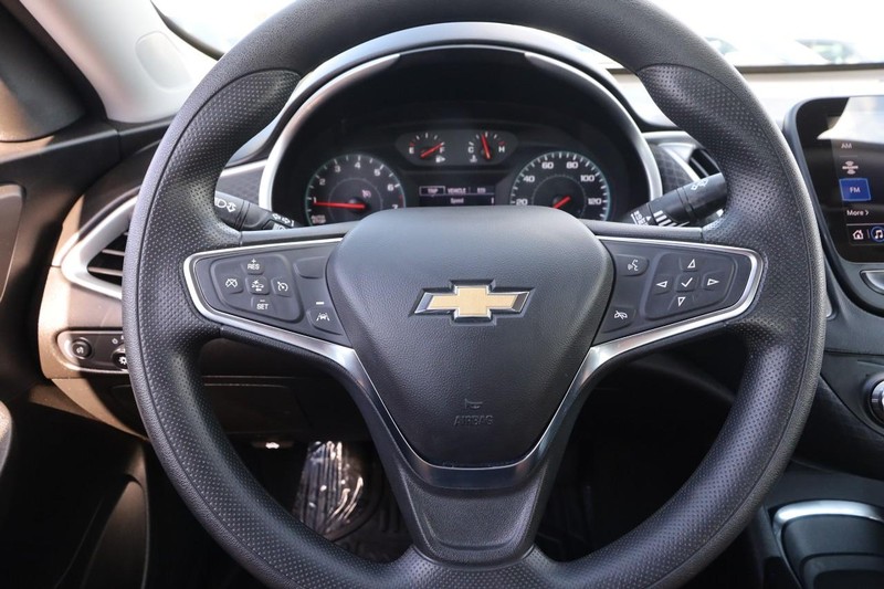 Chevrolet Malibu Vehicle Image 11