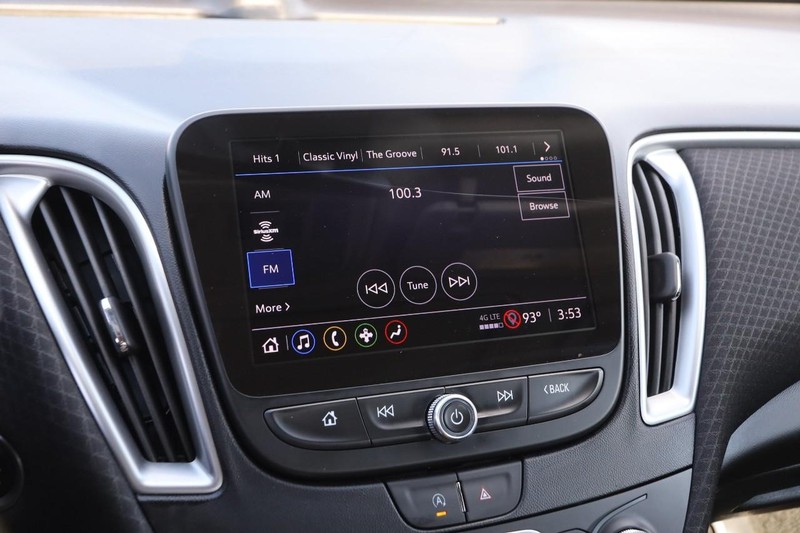 Chevrolet Malibu Vehicle Image 16