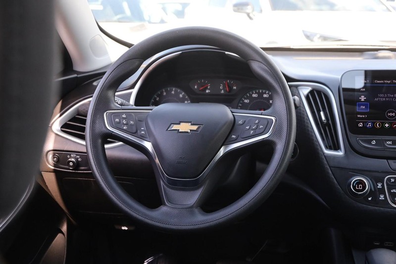 Chevrolet Malibu Vehicle Image 21