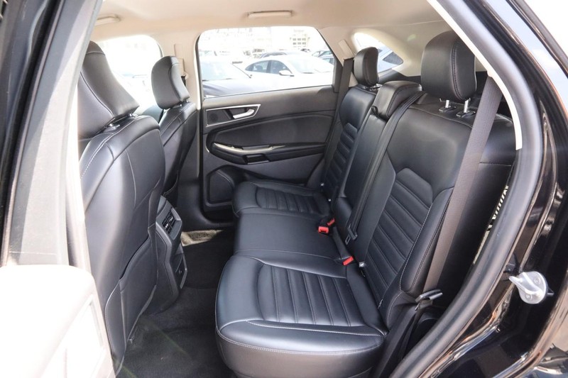 Ford Edge Vehicle Image 09