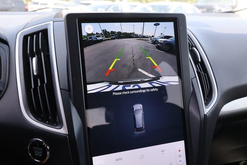Ford Edge Vehicle Image 16
