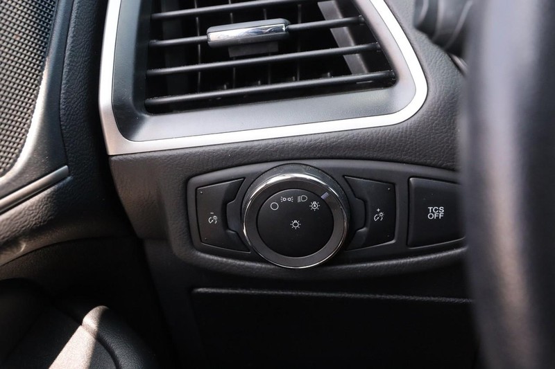 Ford Edge Vehicle Image 18