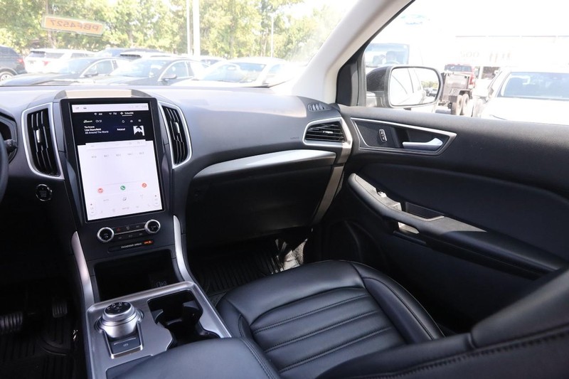 Ford Edge Vehicle Image 23
