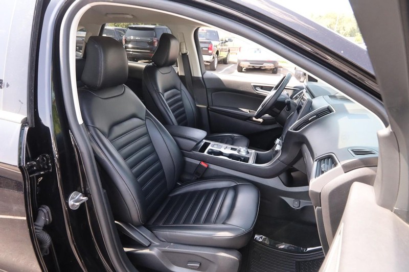 Ford Edge Vehicle Image 24