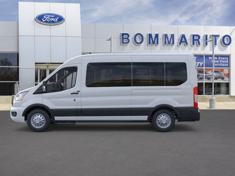 Ford Transit Passenger Wagon Vehicle Image 03