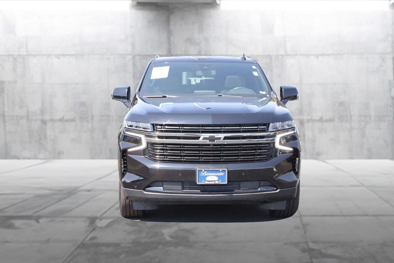 Chevrolet Suburban Vehicle Image 04
