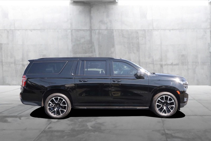 Chevrolet Suburban Vehicle Image 05