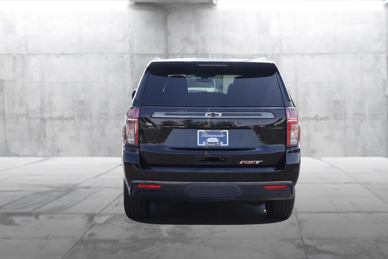 Chevrolet Suburban Vehicle Image 06