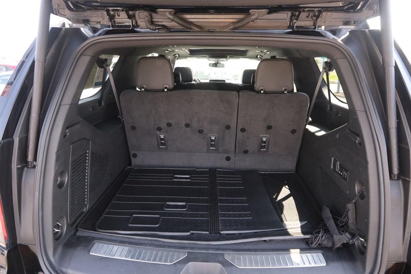 Chevrolet Suburban Vehicle Image 07
