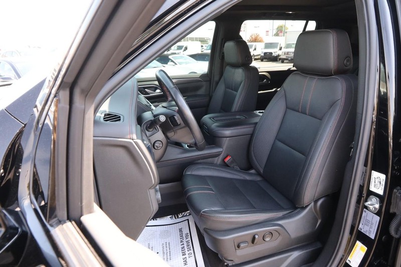 Chevrolet Suburban Vehicle Image 10
