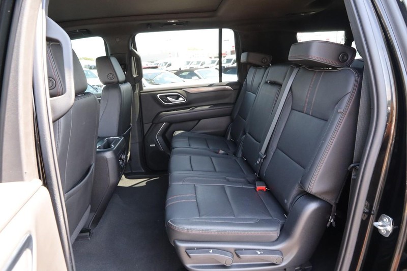 Chevrolet Suburban Vehicle Image 11
