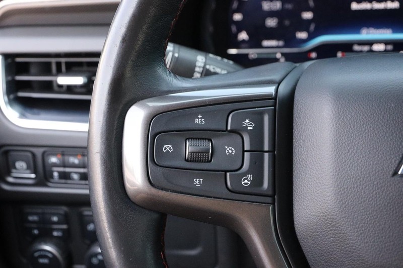 Chevrolet Suburban Vehicle Image 14