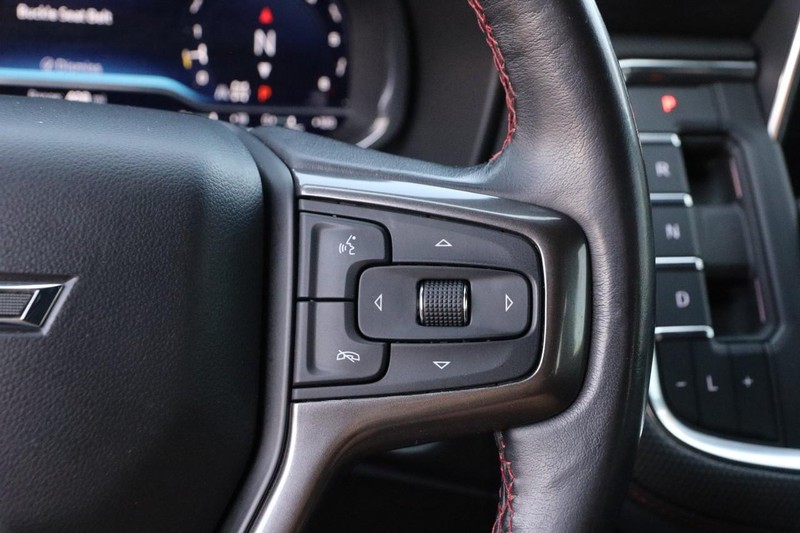 Chevrolet Suburban Vehicle Image 15