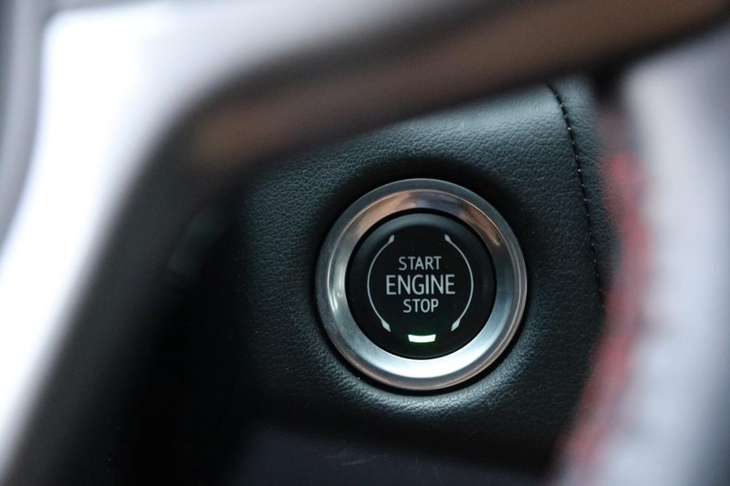 Chevrolet Suburban Vehicle Image 17