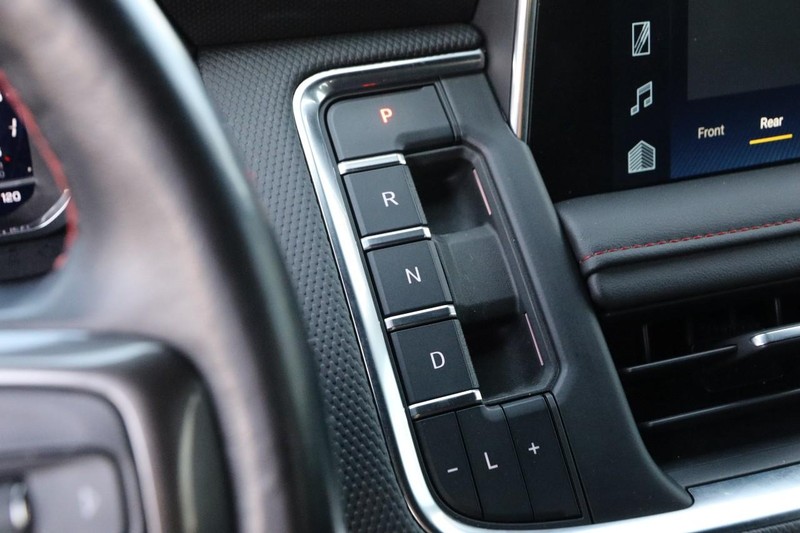 Chevrolet Suburban Vehicle Image 19