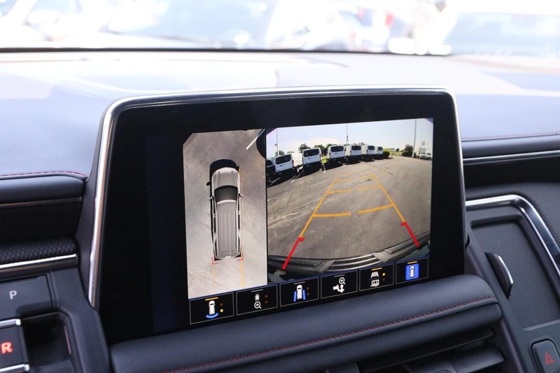 Chevrolet Suburban Vehicle Image 20