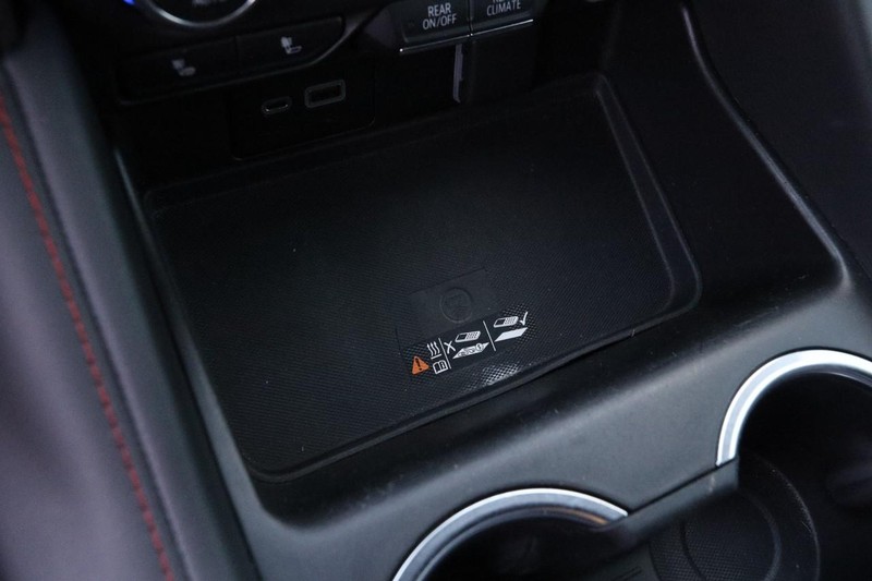 Chevrolet Suburban Vehicle Image 22