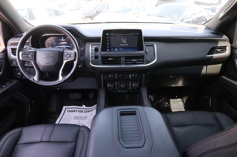Chevrolet Suburban Vehicle Image 24