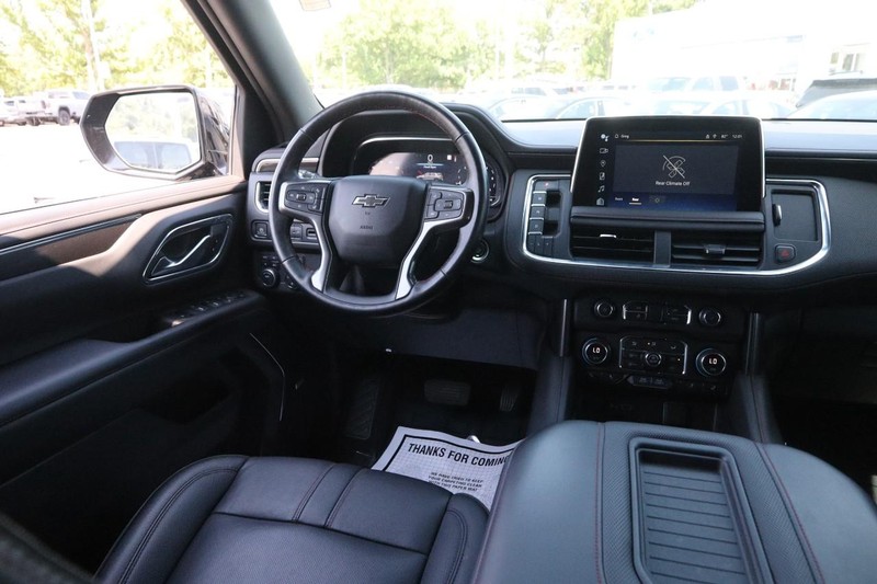 Chevrolet Suburban Vehicle Image 25
