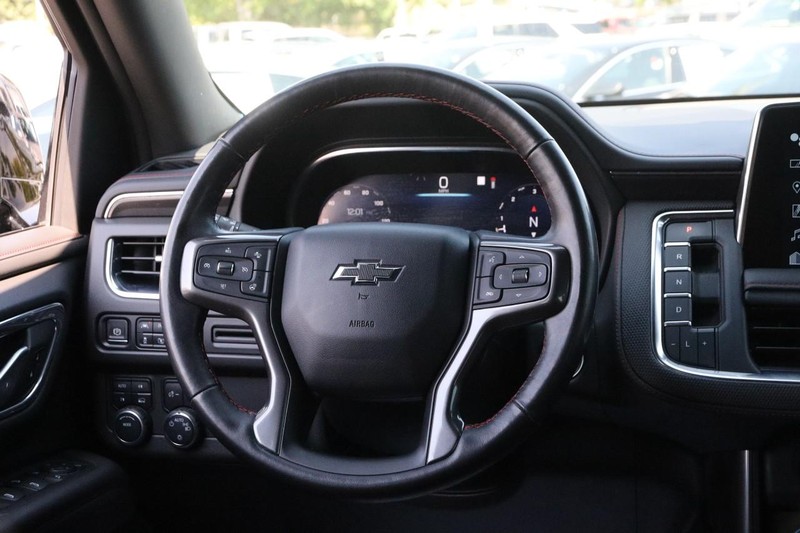 Chevrolet Suburban Vehicle Image 26
