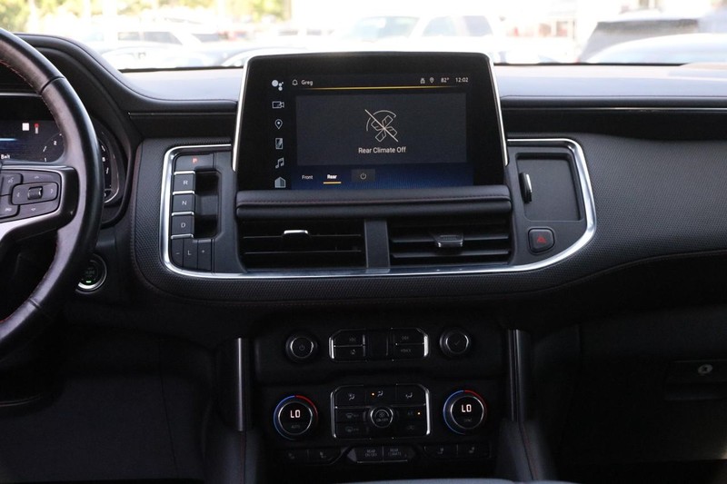 Chevrolet Suburban Vehicle Image 27