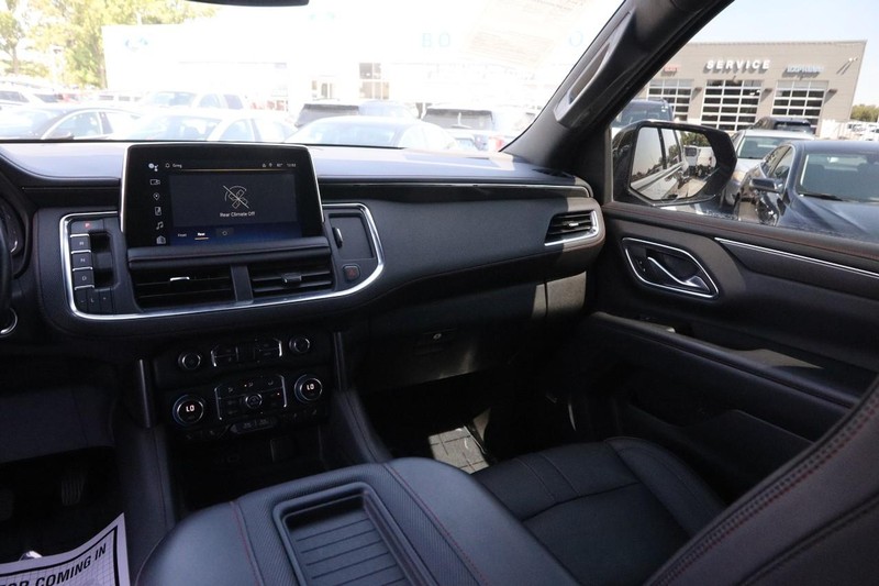 Chevrolet Suburban Vehicle Image 28