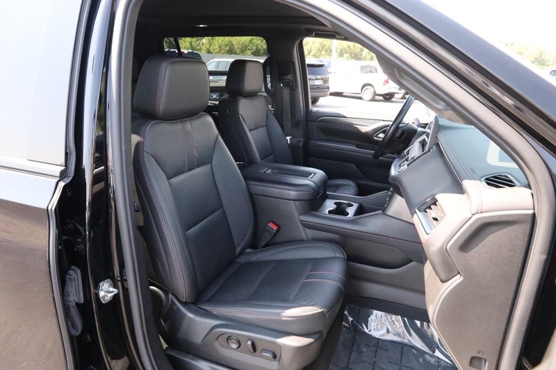 Chevrolet Suburban Vehicle Image 29