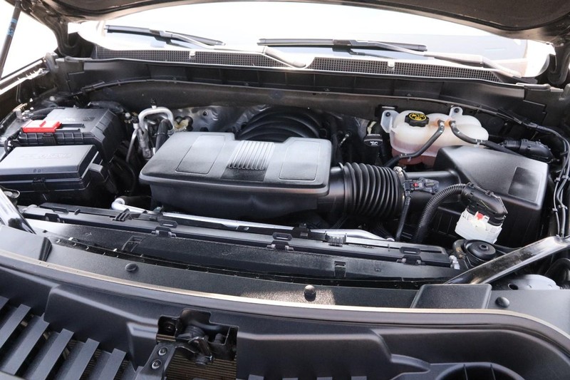 Chevrolet Suburban Vehicle Image 30