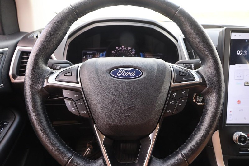 Ford Edge Vehicle Image 10