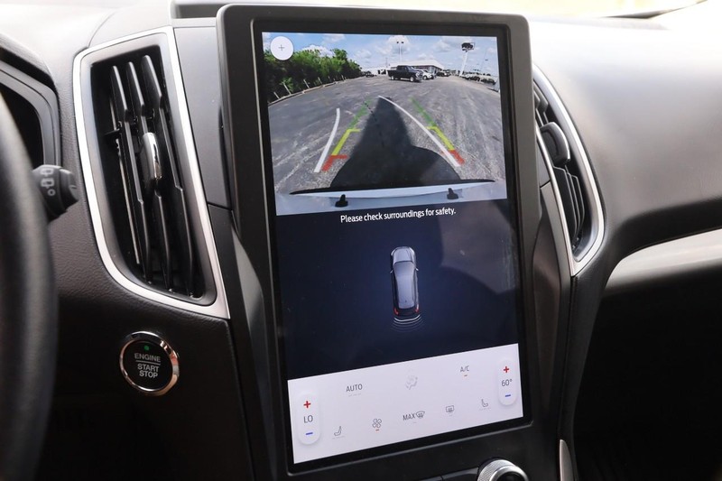 Ford Edge Vehicle Image 16