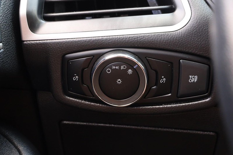 Ford Edge Vehicle Image 18