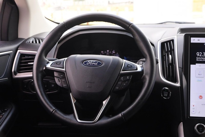 Ford Edge Vehicle Image 21