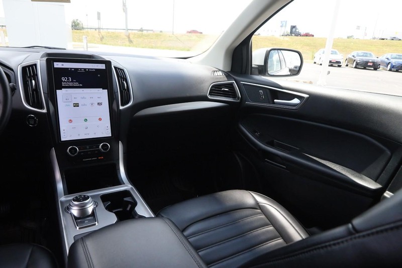 Ford Edge Vehicle Image 23