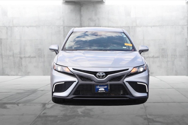 Toyota Camry Vehicle Image 04