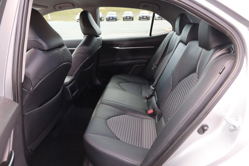 Toyota Camry Vehicle Image 09