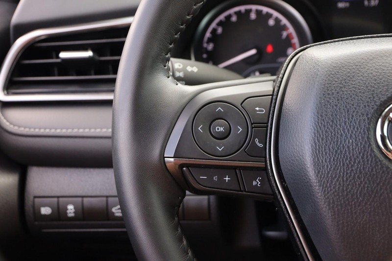 Toyota Camry Vehicle Image 11